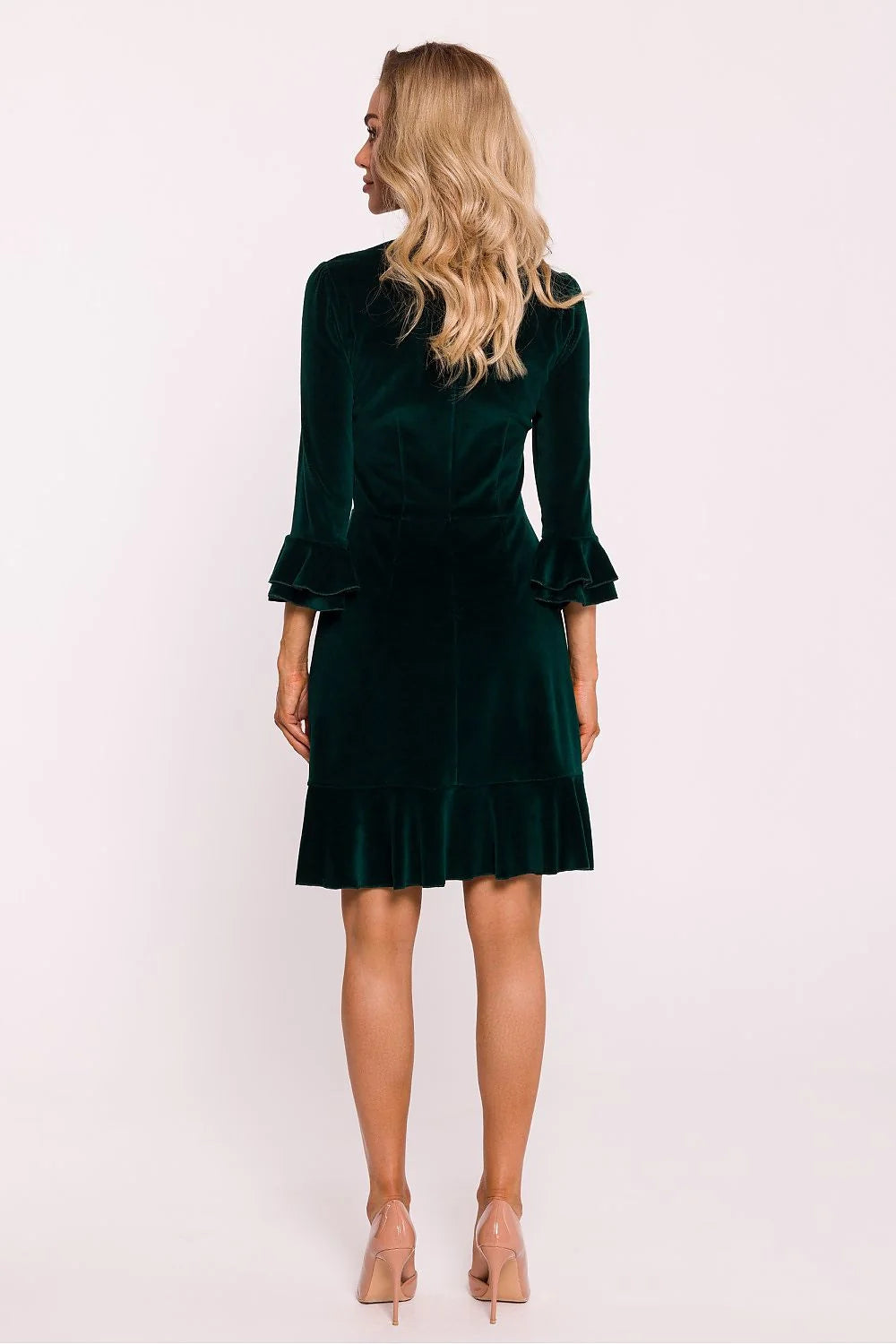 robe velours vert foncé manches longues volants poignets ourlet volanté coupe ajustée buste taille marquée col rond mi cuisse chic