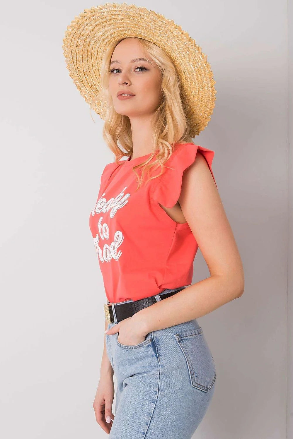 Top mode femme sans manches en coton graphique Ready to Travel ruffle neckline pastel yellow casual chic