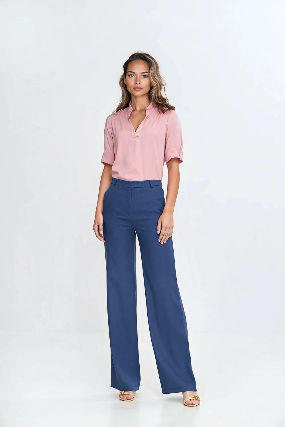 Ensemble chemisier et pantalon femme couleur rose pâle bleu vif coupe ajustée taille haute occasion professionnelle chic