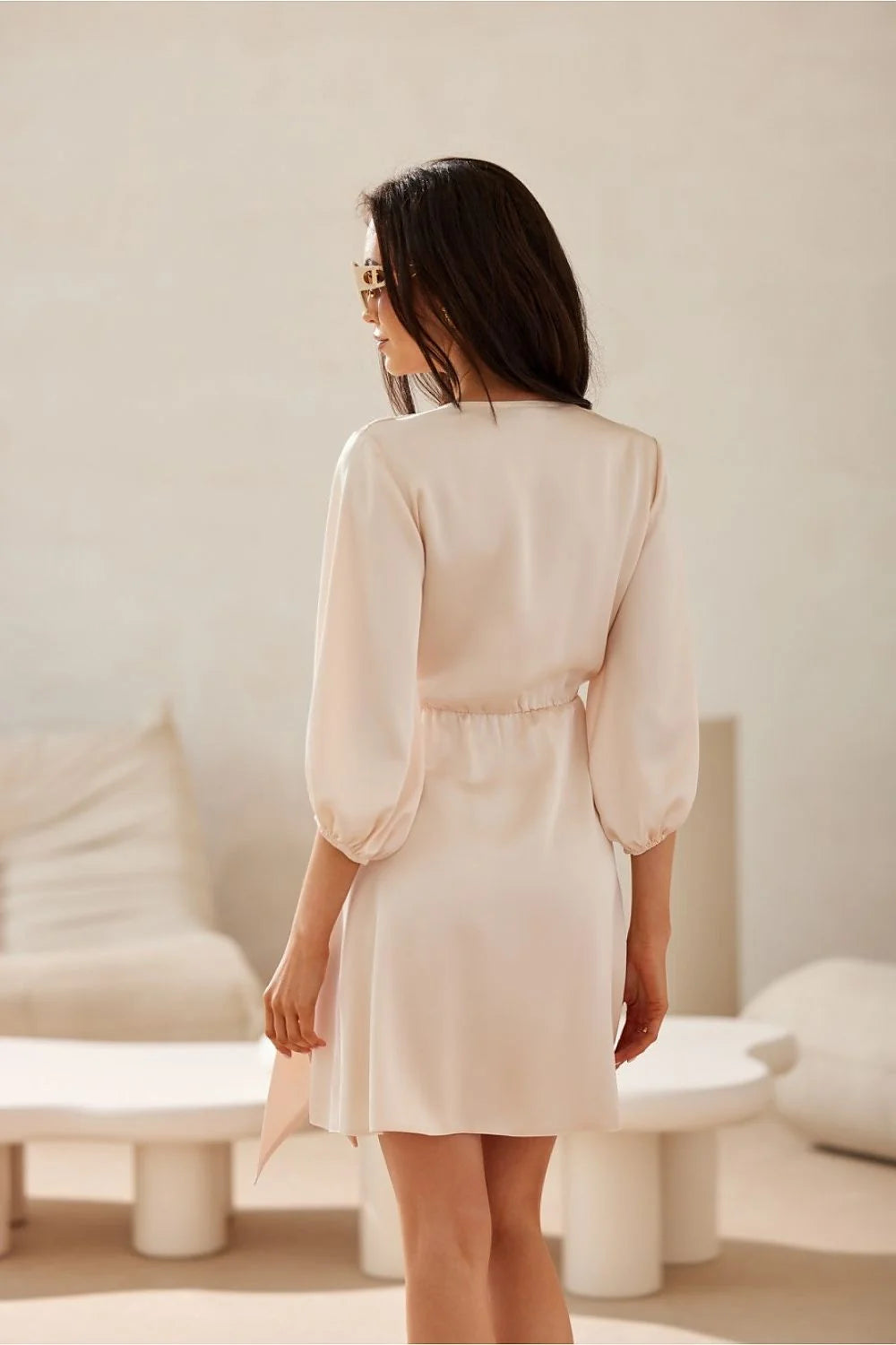 Robe élégante en satin portefeuille beige clair décolleté V ceinture nouable femmes occasions spéciales