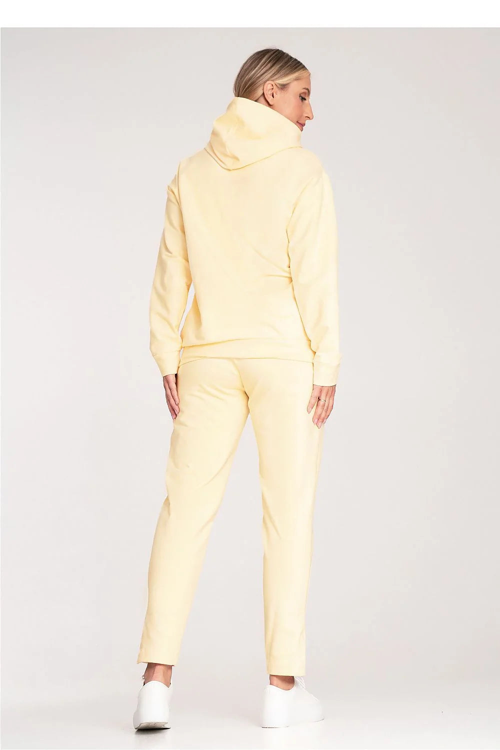 Pantalon survêtement moderne élégant pour femme en coton élasthanne couleur jaune pâle coupe ajustée jambe fuselée poches asymétriques taille élastique