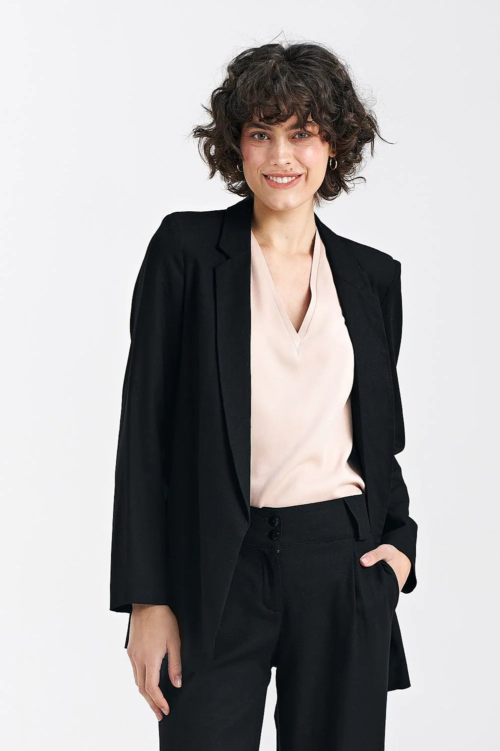 Veste femme classique noire en viscose lin coton coupe ajustée col revers cranté sans fermeture épaules structurées