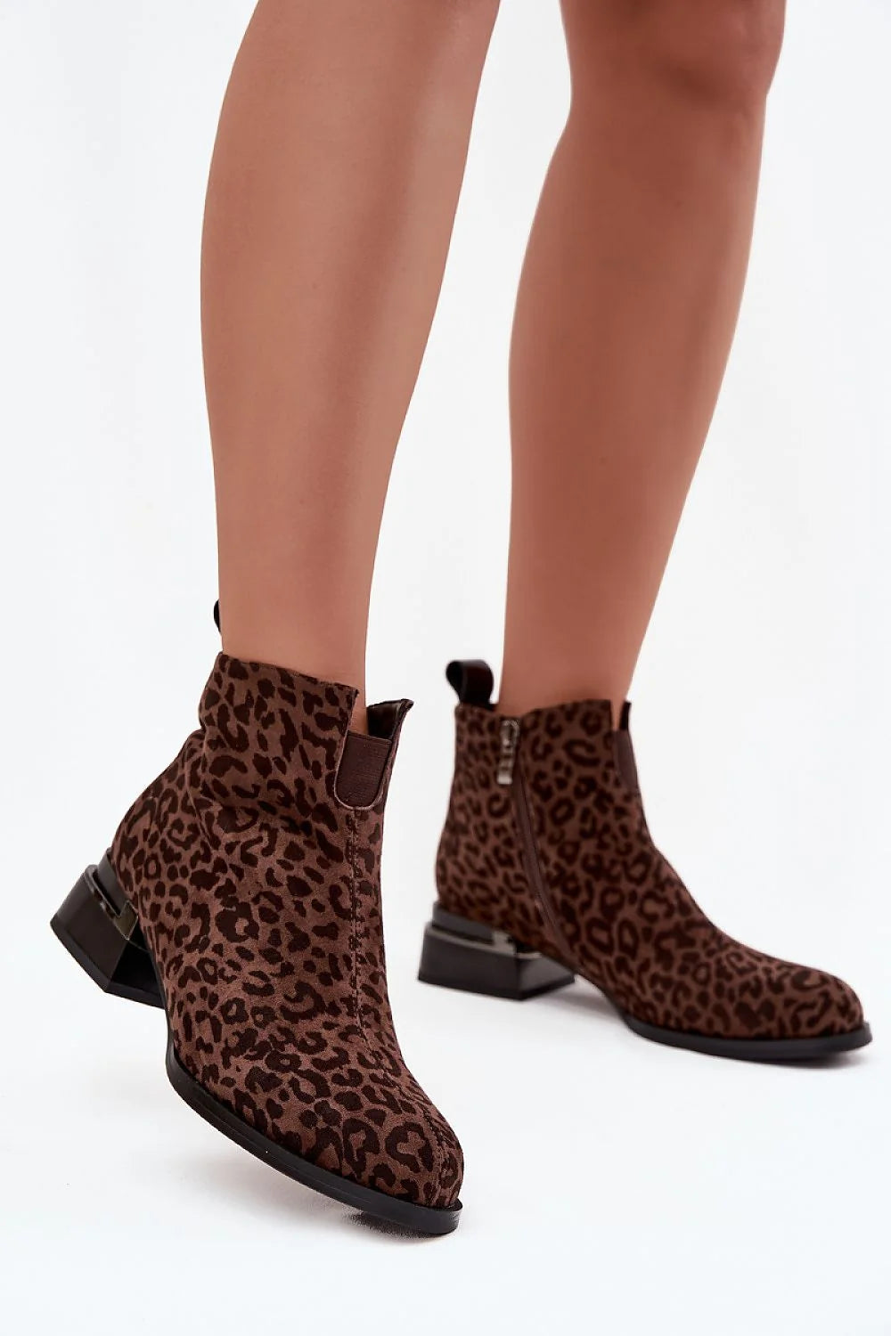 bottines femme suédine daim marron imprimé léopard talon bloc bas doublure fourrure synthétique bout arrondi fermeture éclair latérale