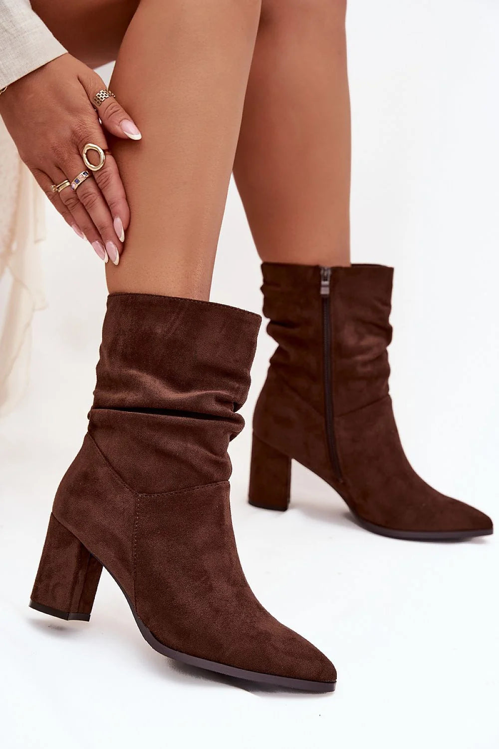 bottines femme mi mollet suédine écologique chocolat tige froncée bout pointu talon bloc 7cm fermeture éclair latérale doublure