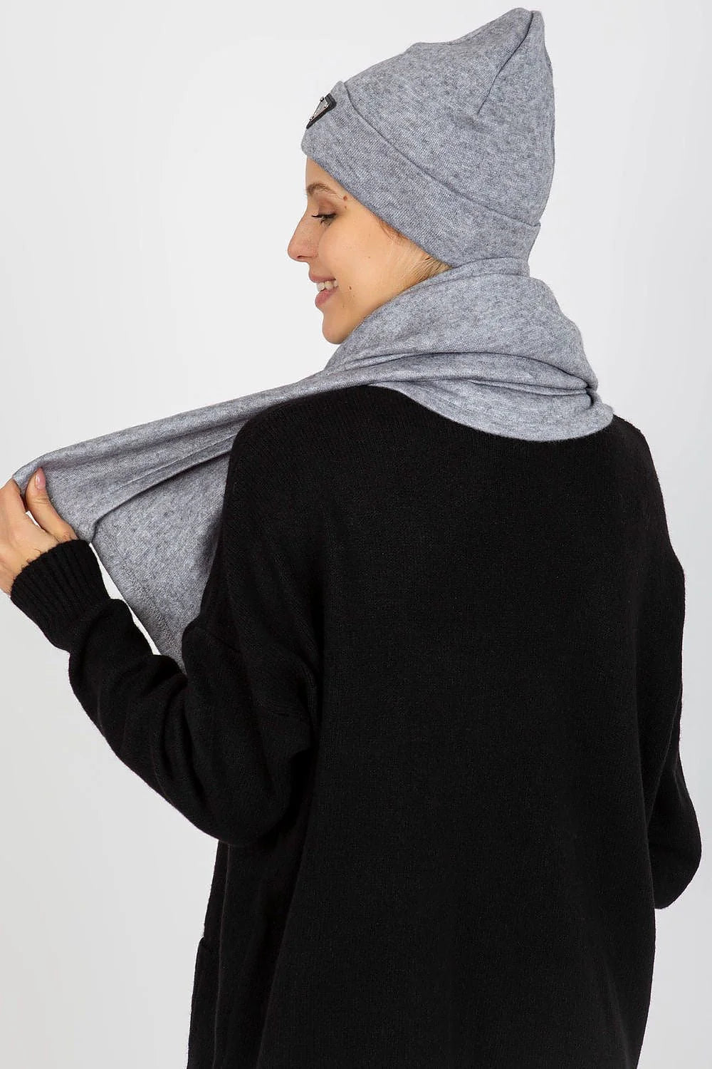 Ensemble d'hiver pour femme Lakerta, bonnet et écharpe en angora et spandex, style moderne et minimal, couleur grise unie, coupe ajustée et volumineuse