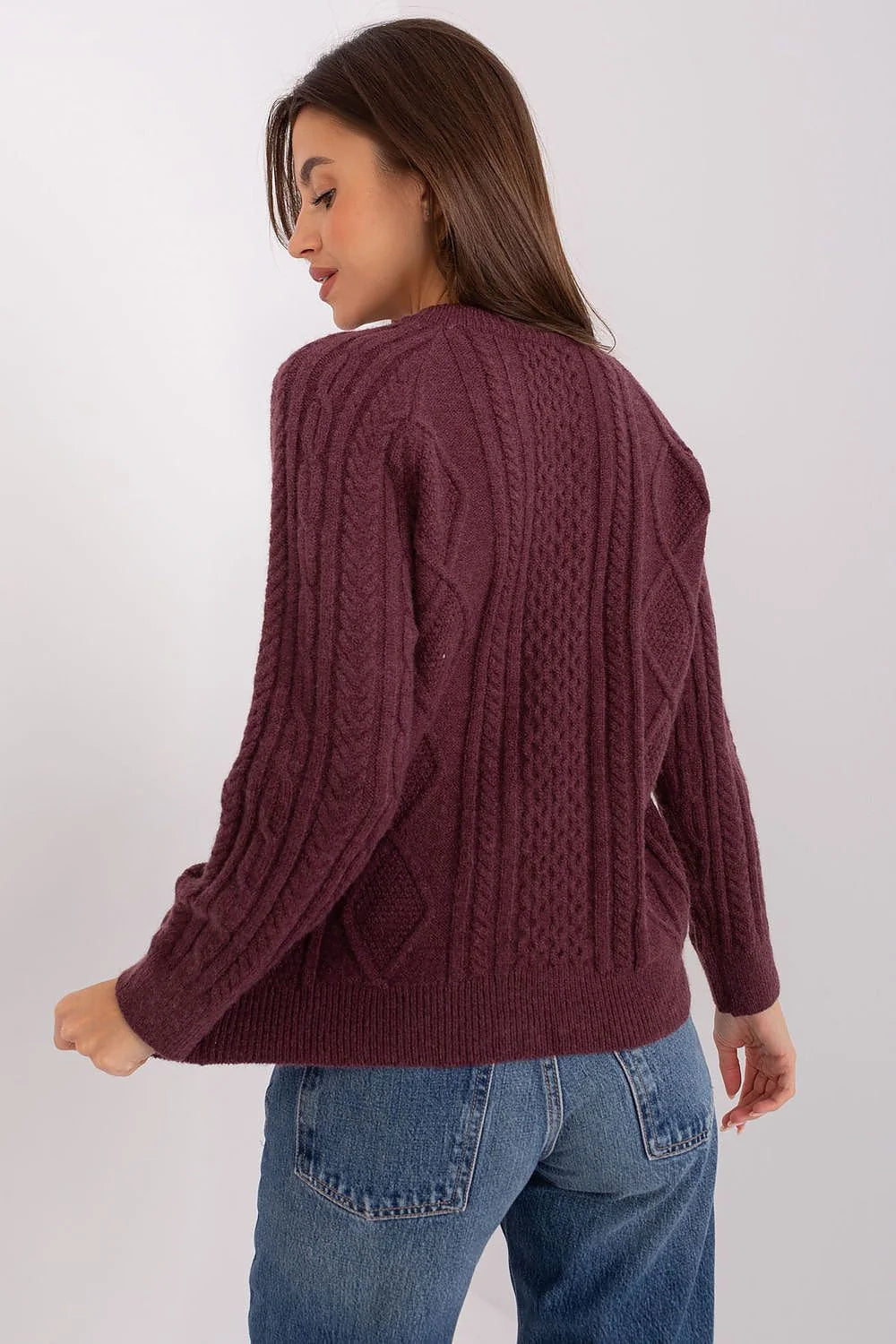 Cardigan femme couleur prune motifs tricot torsadés manches longues encolure ronde boutons assortis longueur standard tricot côtelé
