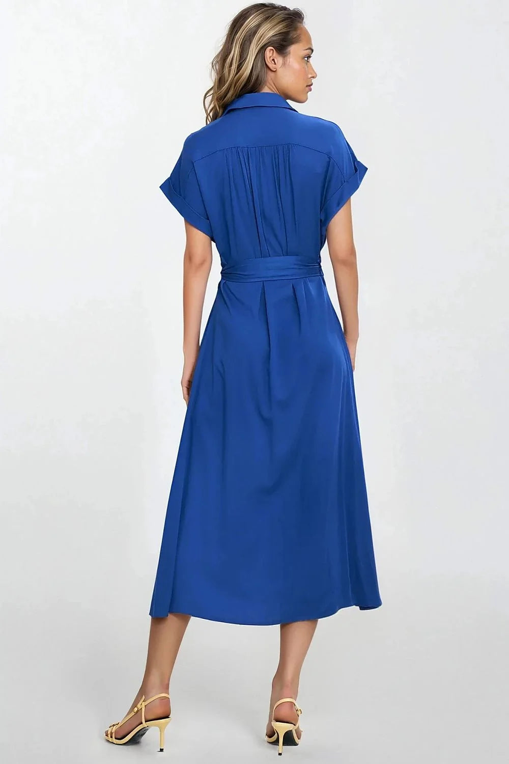 robe chemisier longue bleu cobalt vif col classique manches courtes retroussées boutonnage intégral ceinture nouée jupe évasée fluide