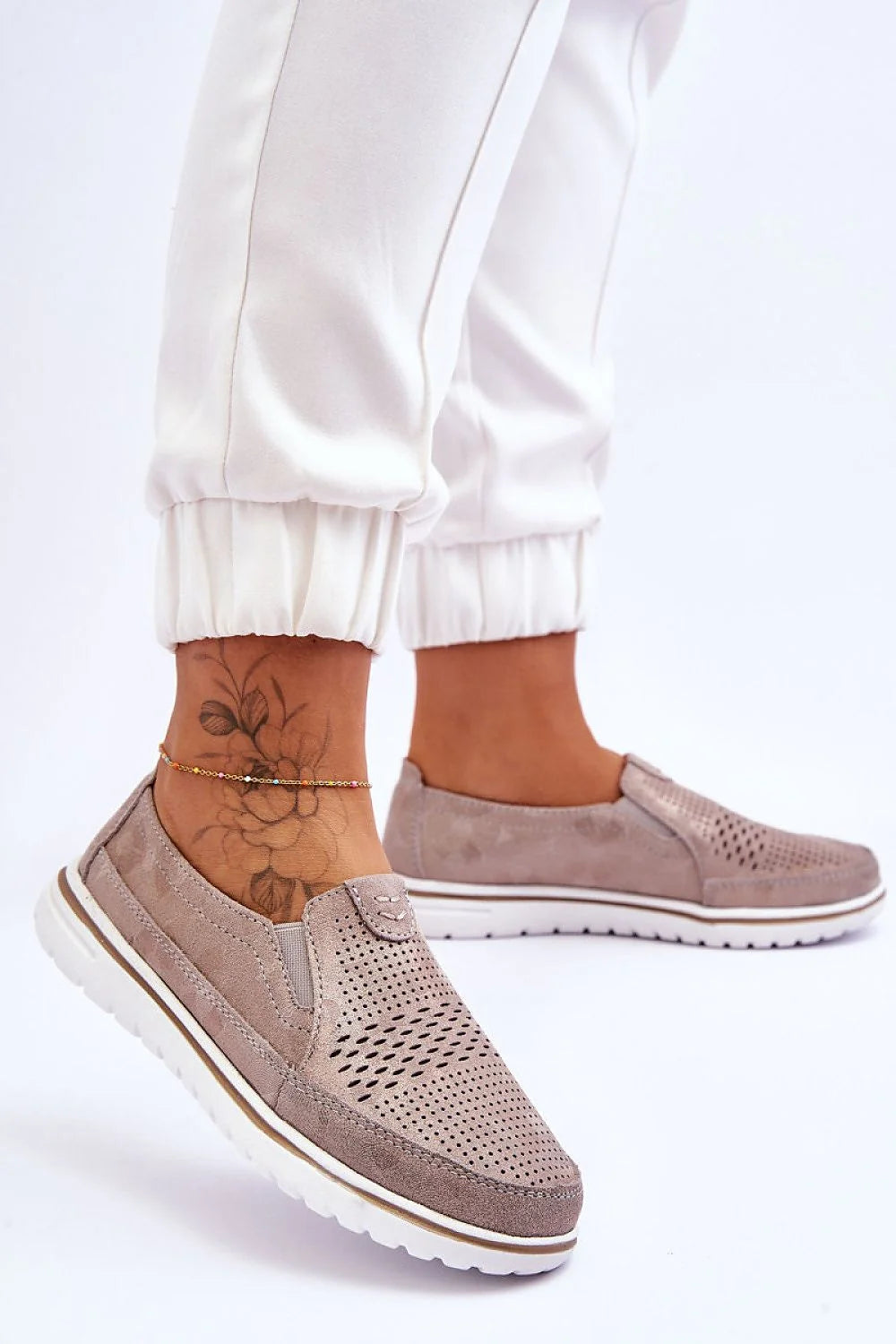 Chaussures basses femmes style décontracté cuir suédé beige taupe perforé confort plateforme talon 3 cm