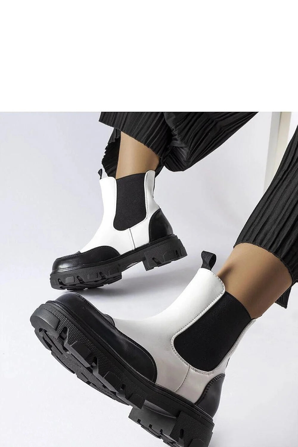 bottines chelsea femme bicolore noir blanc cuir biologique similicuir confortable plateforme semelle crantée chunky urbain audacieux élégant décontracté chic antidérapante