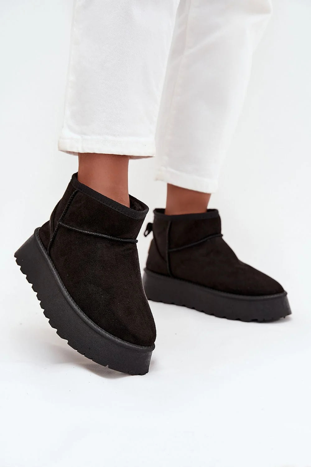 bottines femme suédine écologique noir bout rond minimaliste plateforme épaisse semelle crampons antidérapante doublure fourrure douce tige10cm