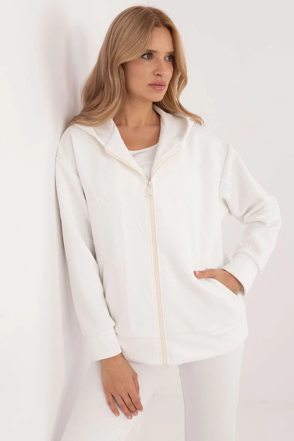 Sweatshirt femme à capuche blanc élégant coton élasthanne manches longues coupe ample poches latérales fermeture éclair