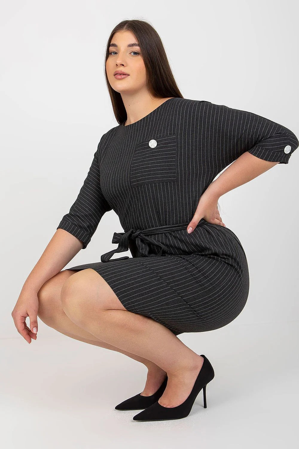 Robe taille plus rayures blanches sur fond noir coupe crayon manches 3/4 encolure bateau ceinture amovible