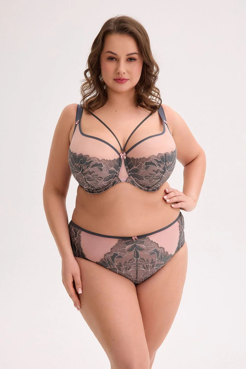 soutien gorge armatures élégant confortable maintien bonnets renforcés mousse doublée forme naturelle bretelles réglables broderies résille choker amovible