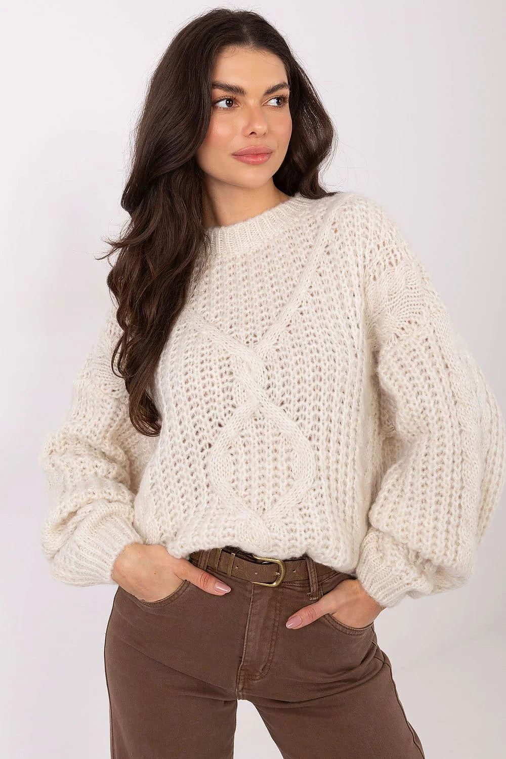 pull femme grosse maille écru torsades col rond oversize motif losange central bordcotes mohair mélange duveteux manches bouffantes chaud cosy