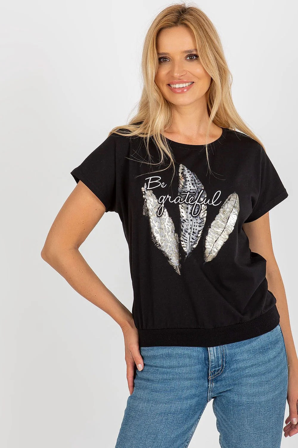 T-shirt femme moderne chemisier Rue Paris design artistique manches courtes encolure ronde imprimé plumes argentées message manuscrit Be grateful coton élasthanne