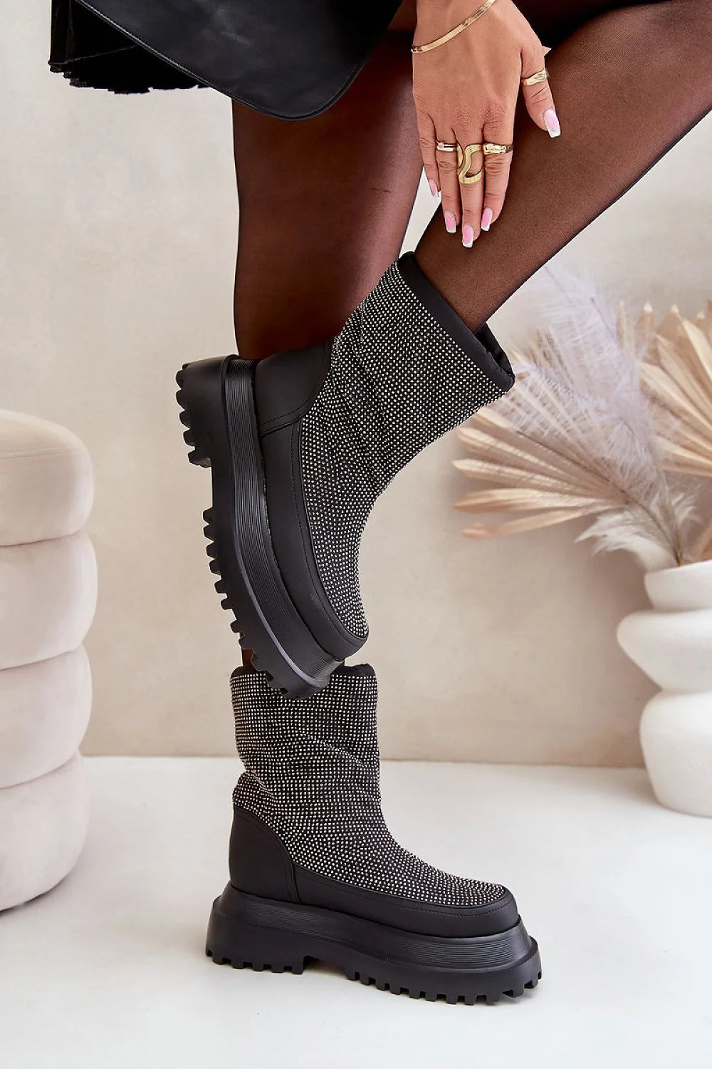 bottes neige femme cheville tige stretch microstrass argentés scintillantes bout rond plateforme épaisse crantée semelle noire stabilité confort