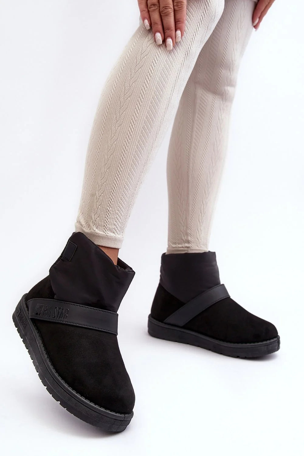 Bottes de neige pour femmes design moderne fonctionnel noir suède nubuck fourrure doublure confort isolation thermique taille ajustable Step in style