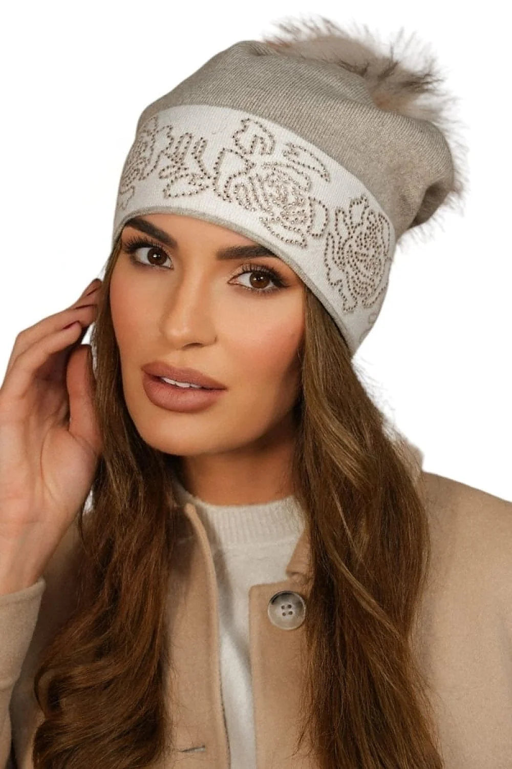 Bonnet Kamea élégant chapeau d'hiver pour femme pompon fourrure motif strass beige crème style sophistiqué