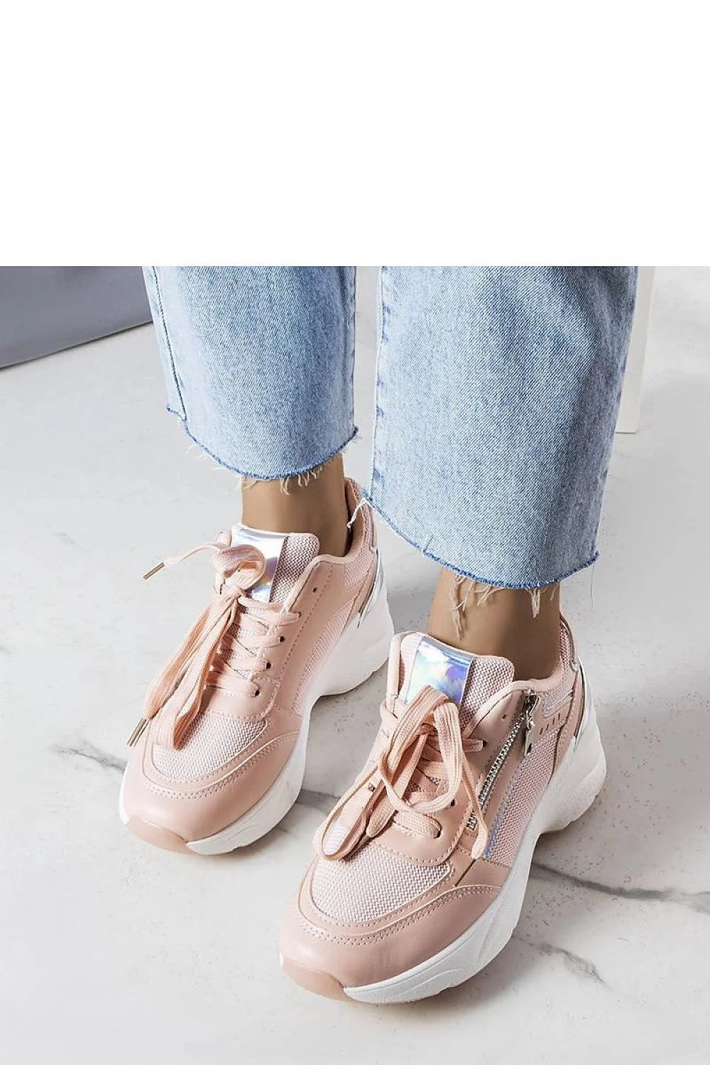Baskets pour femmes design moderne sportif semelle compensée rose pâle blanc matériau simili-cuir maille respirante fermeture lacets zip latéral