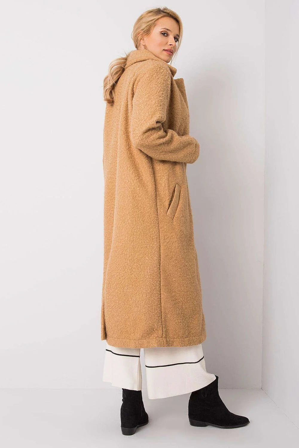 Manteau long pour femme style classique couleur camel en polyester non doublé manches longues fermeture cachée poches latérales taille ajustable