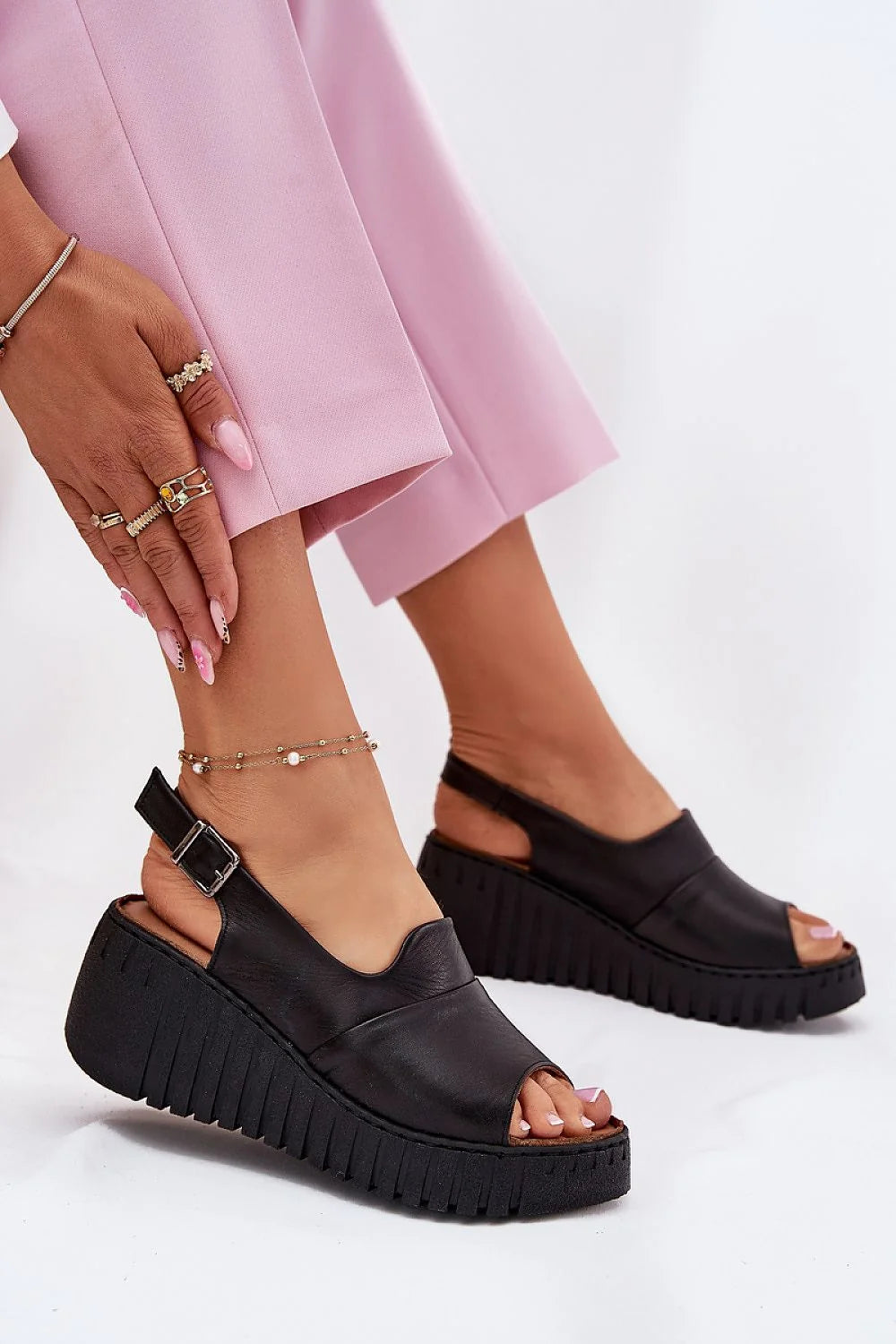 Sandales pour femmes en cuir naturel plateforme compensée style moderne élégance été confort