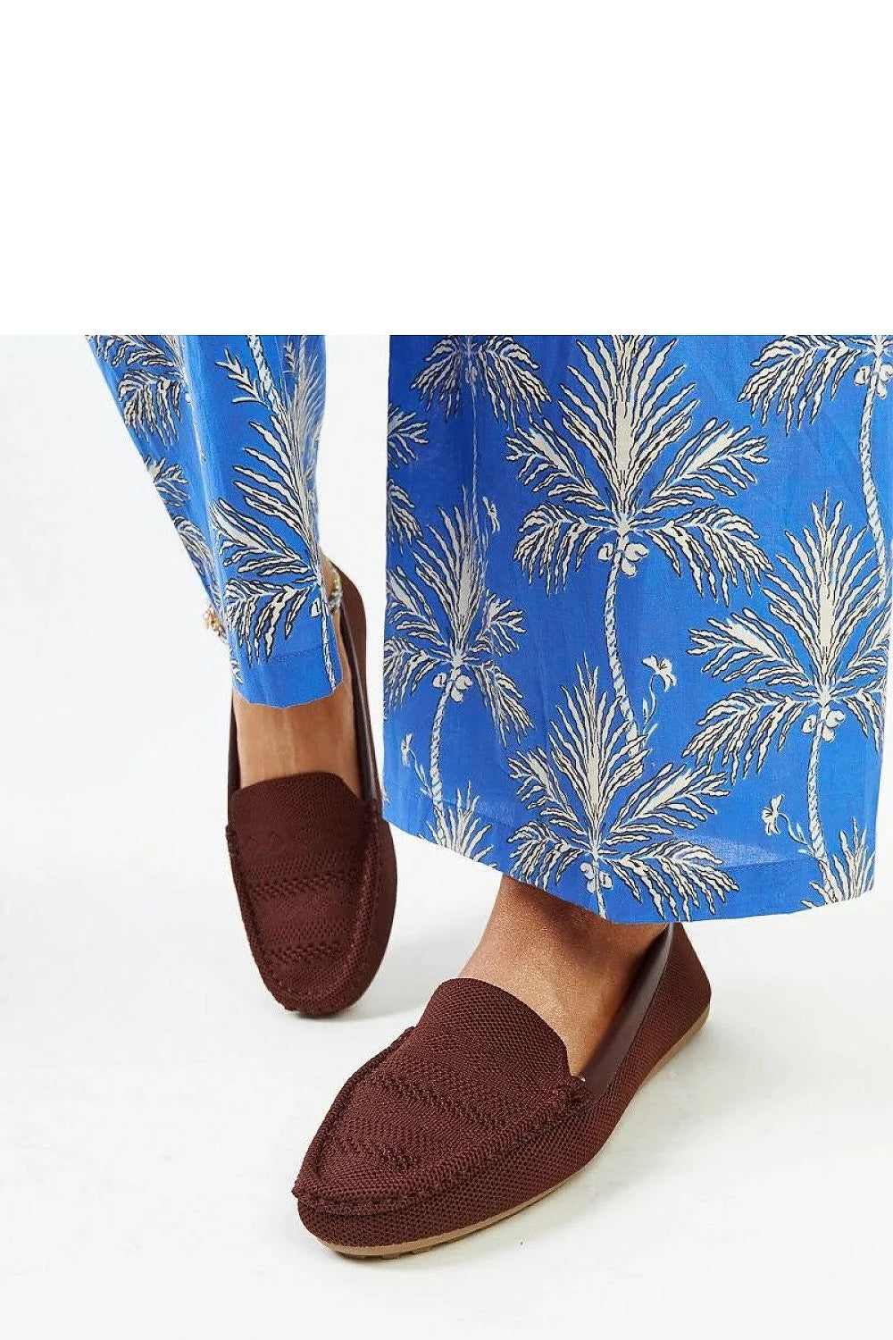 Moccasins pour femmes en tissu marron foncé style décontracté semelle caoutchouc beige sans lacets confortables