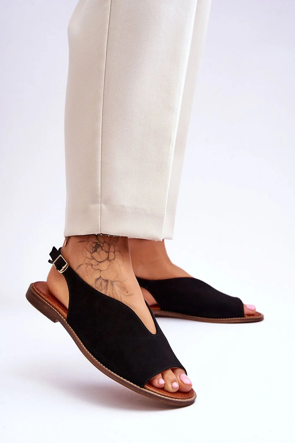 Sandales à bride réglable en cuir suédé noir femme élégance été confort minimaliste ouverture devant