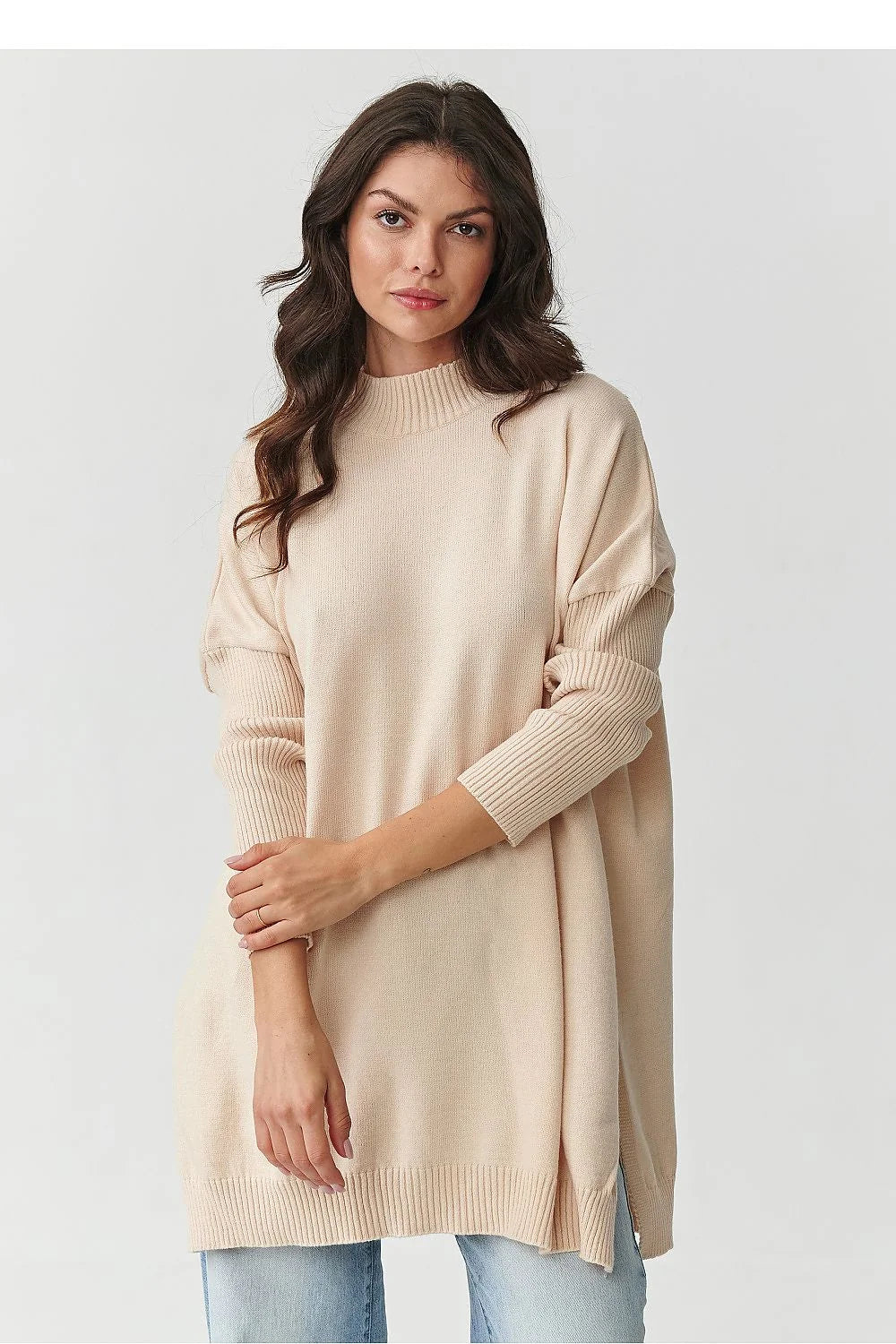 pull oversize femme viscose beige poudré tunique longue coupe droite fentes latérales col montant côtelé manches tombantes bordures côtelées douce