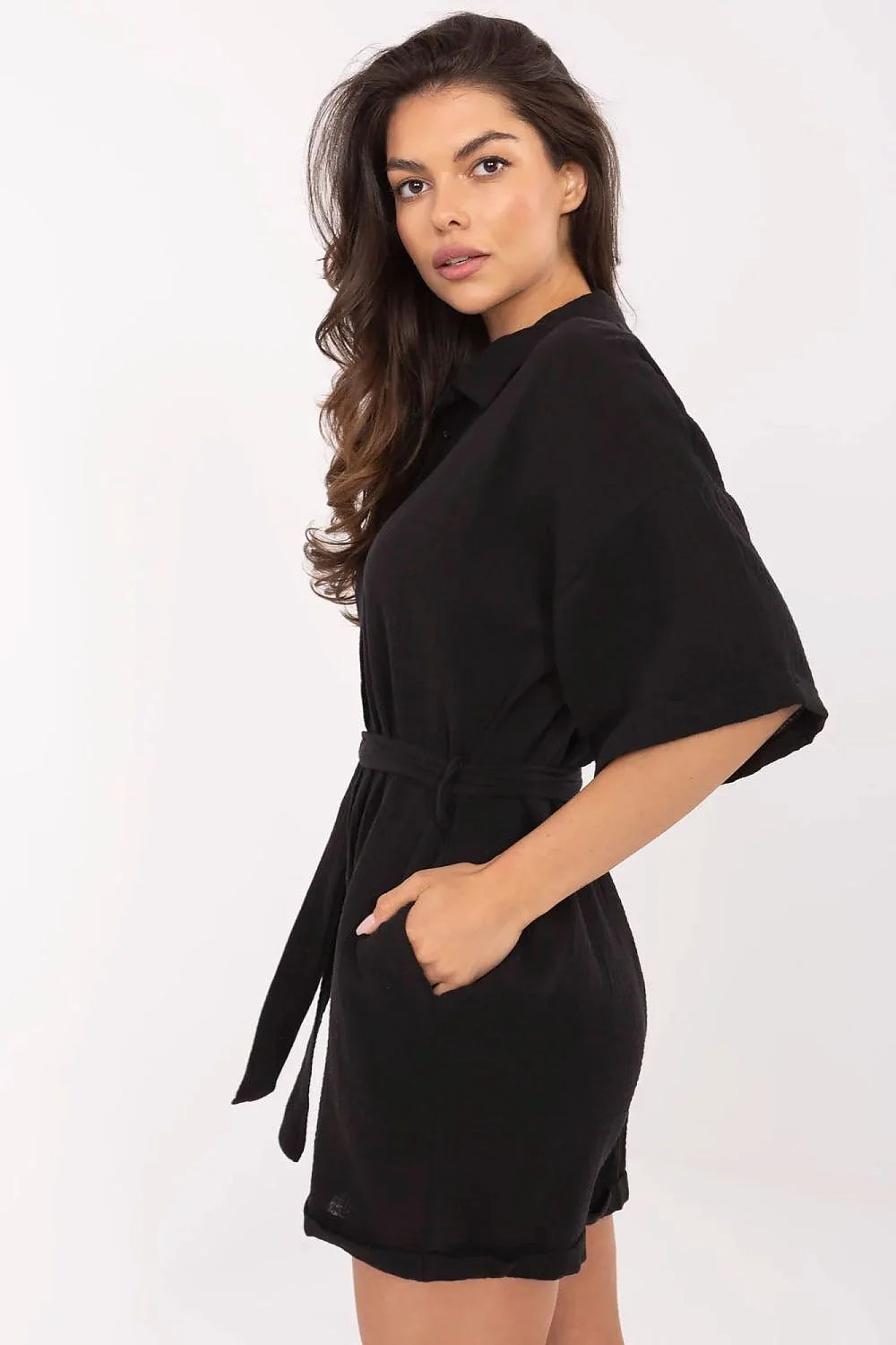 Combishort femme noir en mousseline de coton court décontracté moderne col classique boutons ceinture ajustable été