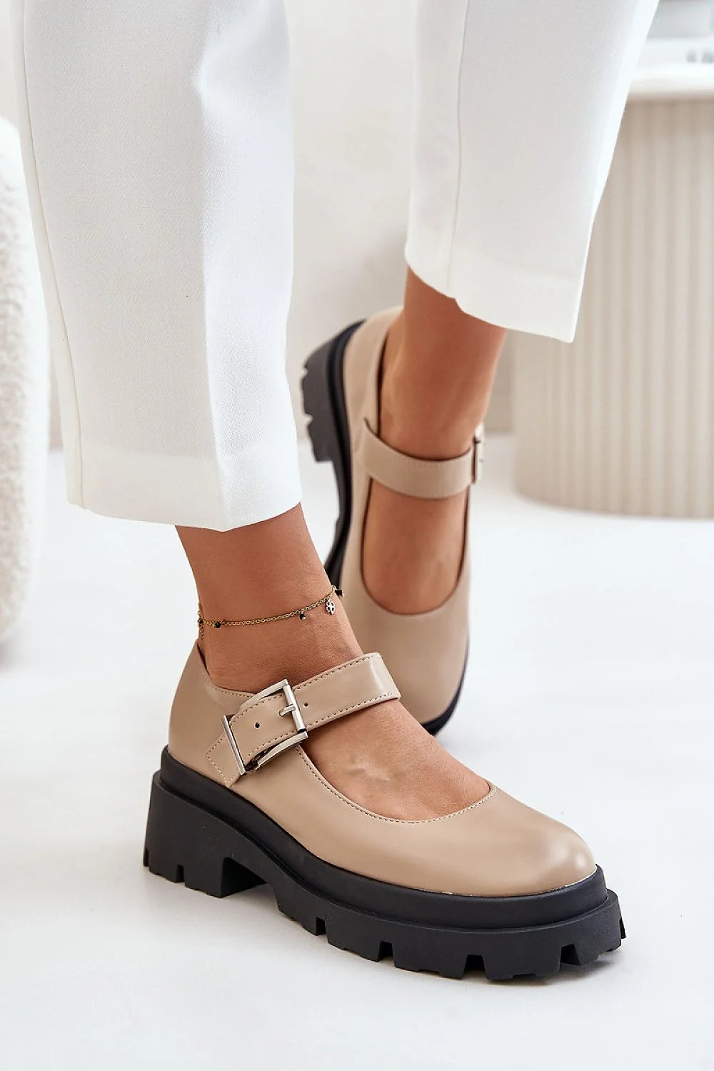 Chaussures basses féminines Mary Jane beige plateforme cuir écologique confort ajustable style moderne occasion quotidienne