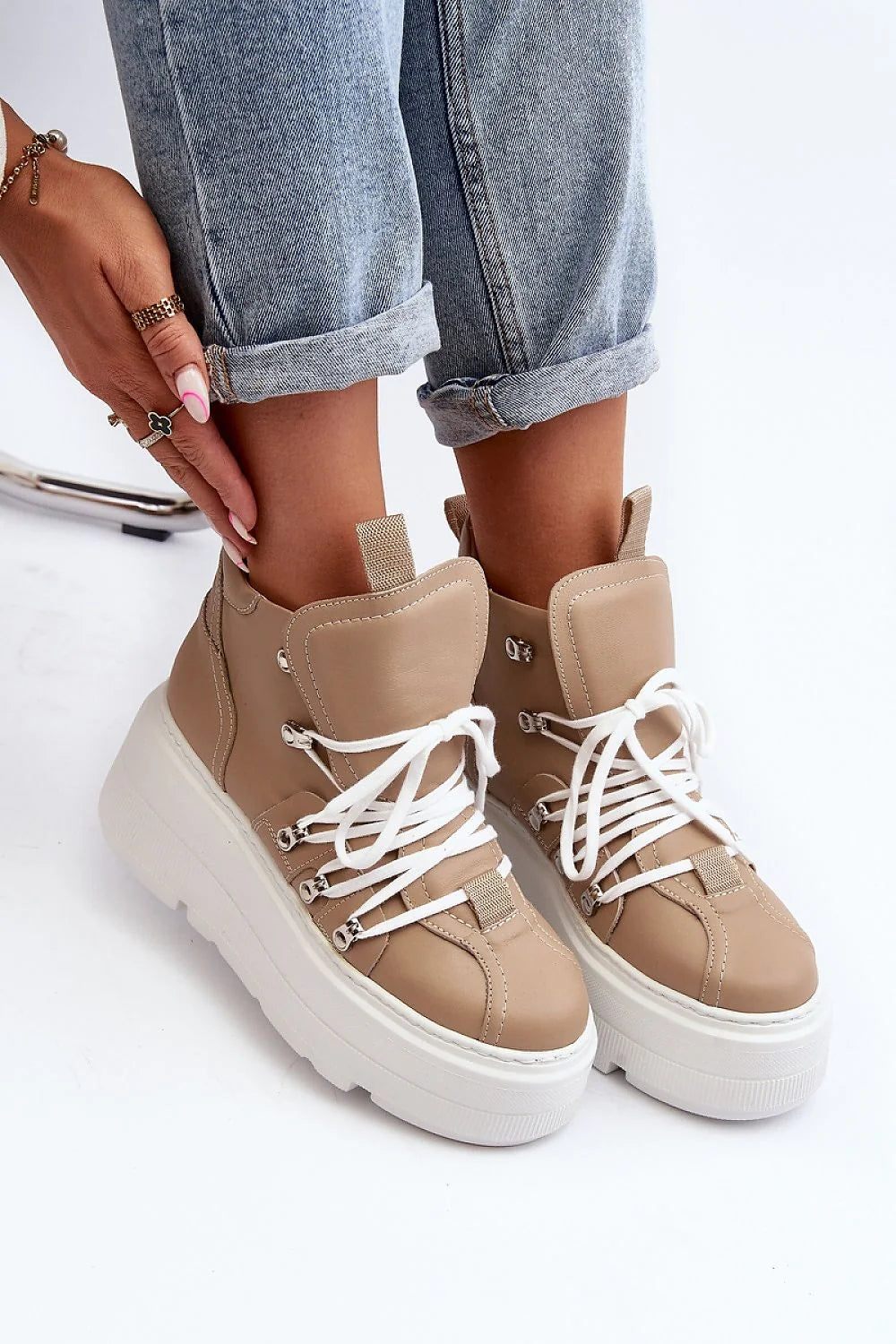 Bottines femmes design moderne audacieux plateforme cuir naturel beige lacets blancs talon 8cm printemps été