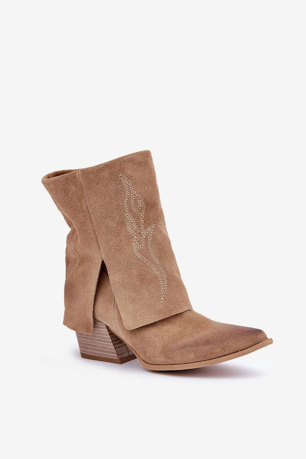 Bottes à talons bottier en suédine beige clair, style cow-boy, fermeture éclair latérale, taille ajustable, femmes, mode, confort, élégance, design intemporel, cuir suédé, semelle plane, bottes mi-hautes