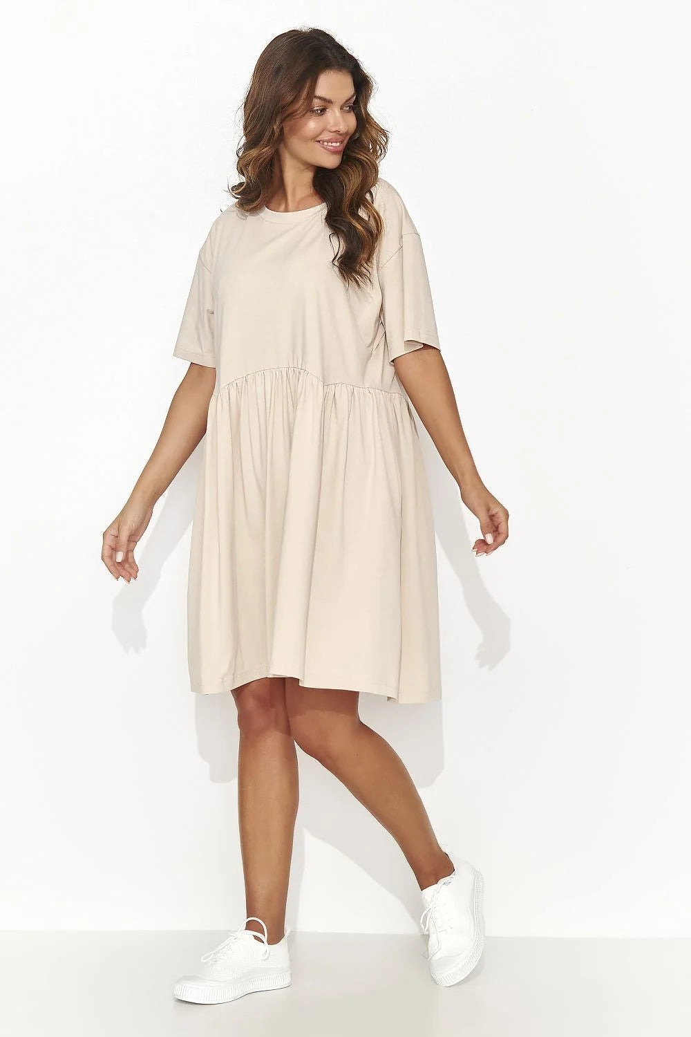 robe jour décontractée élégante manches courtes encolure ronde beige clair tshirt babydoll jersey léger oversize taille froncée