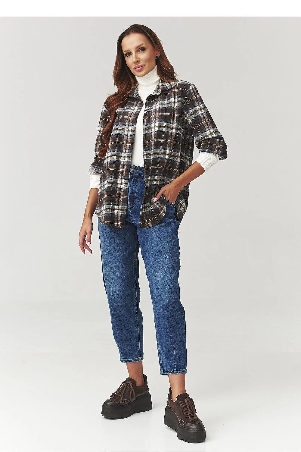 chemise femme carreaux tartan flanelle brossée doux coupe ample base arrondie fentes latérales manches longues retroussées boutons centraux automnal italienne