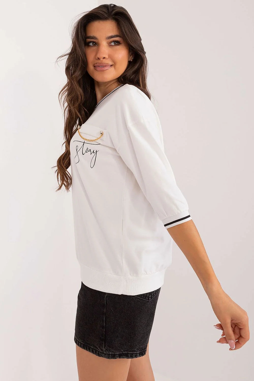Pull-over sweater blanc chic avec détails en chaîne dorée et broderie 'Slay' pour femmes