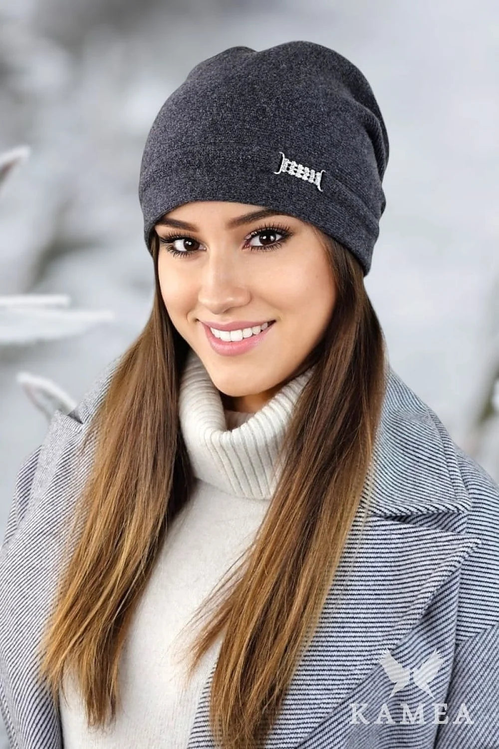 Ensemble hiver élégant pour femme bonnet écharpe manteau gants gris anthracite camel laine confort style