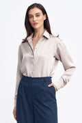 Tenue élégante deux pièces chemise satinée pantalon tailleur occasionnels femme