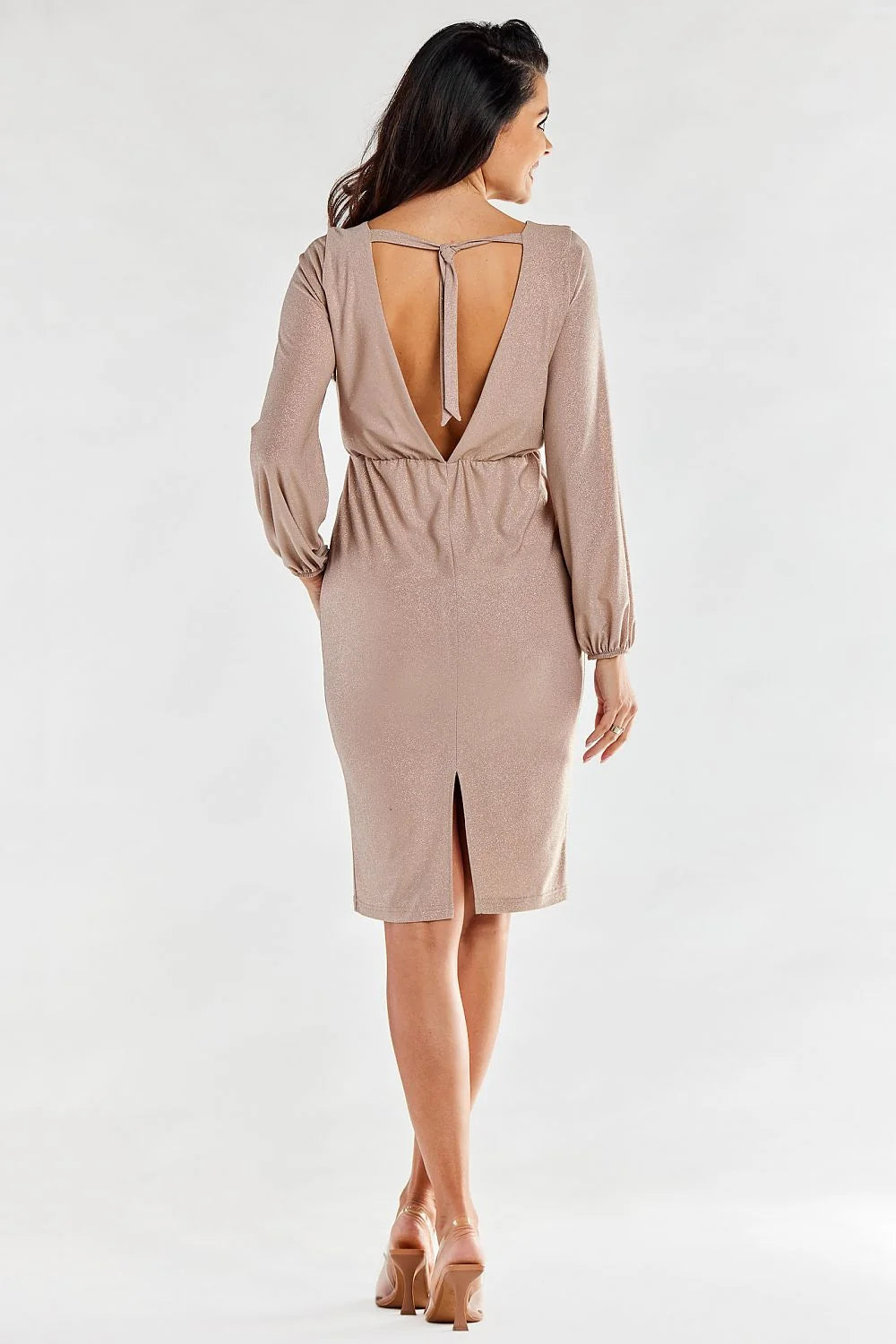 robe soirée élégante fuchsia pailletée stretch coupe ajustée midi encolure ronde manches longues bouffantes poignets élastiqués taille élastique cintrée soyeuse