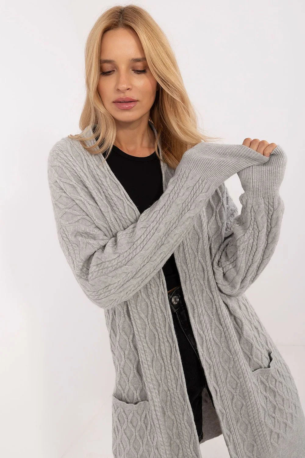 Cardigan pour femme élégant long manches longues col ouvert maille torsadée gris clair maille tricotée