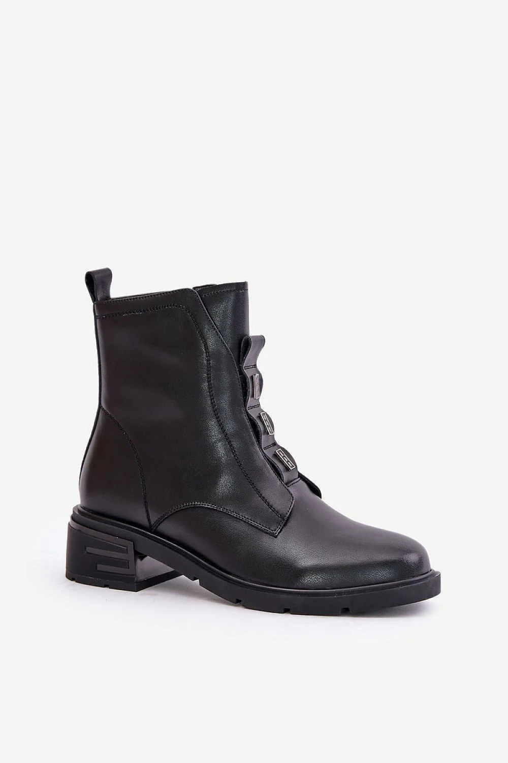 Bottes pour femmes élégantes en cuir noir lisse à talon moyen design moderne fermure zip latérale occasionnels