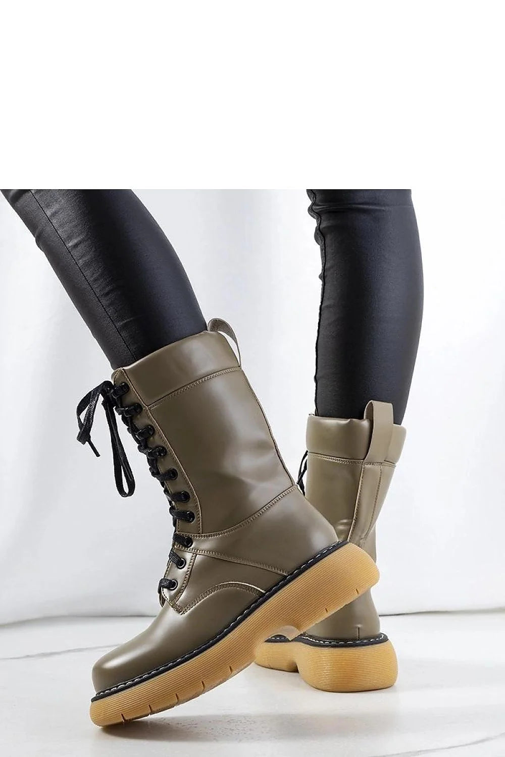 Bottes pour femmes design moderne robuste inspiration militaire style rock rangers Redel cuir écologique semelle épaisse non doublée usage urbain quotidien