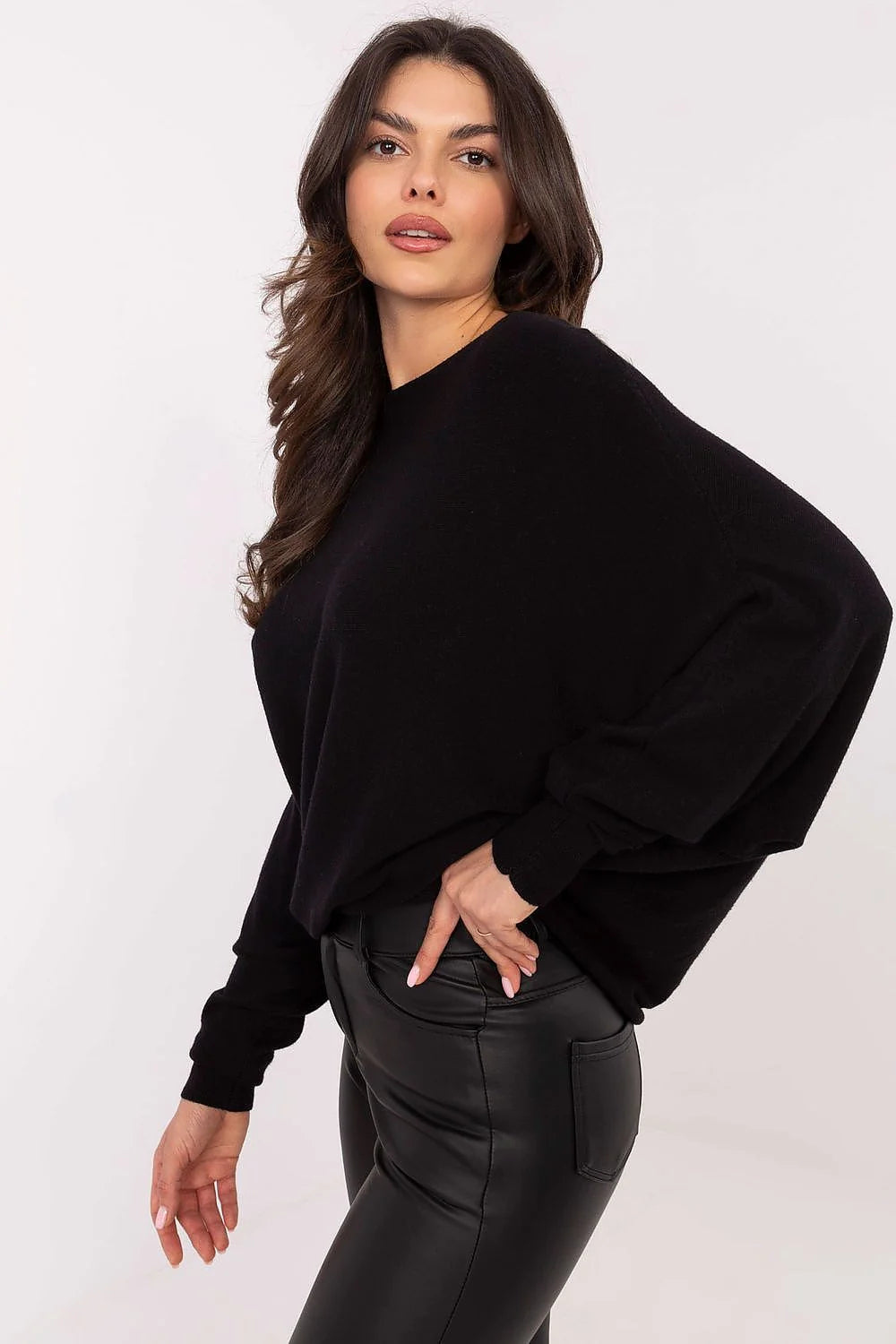 pull oversize noir femme manches longues bouffantes col bateau coupe ample maille fine côtelée longueur hanches doux stretch