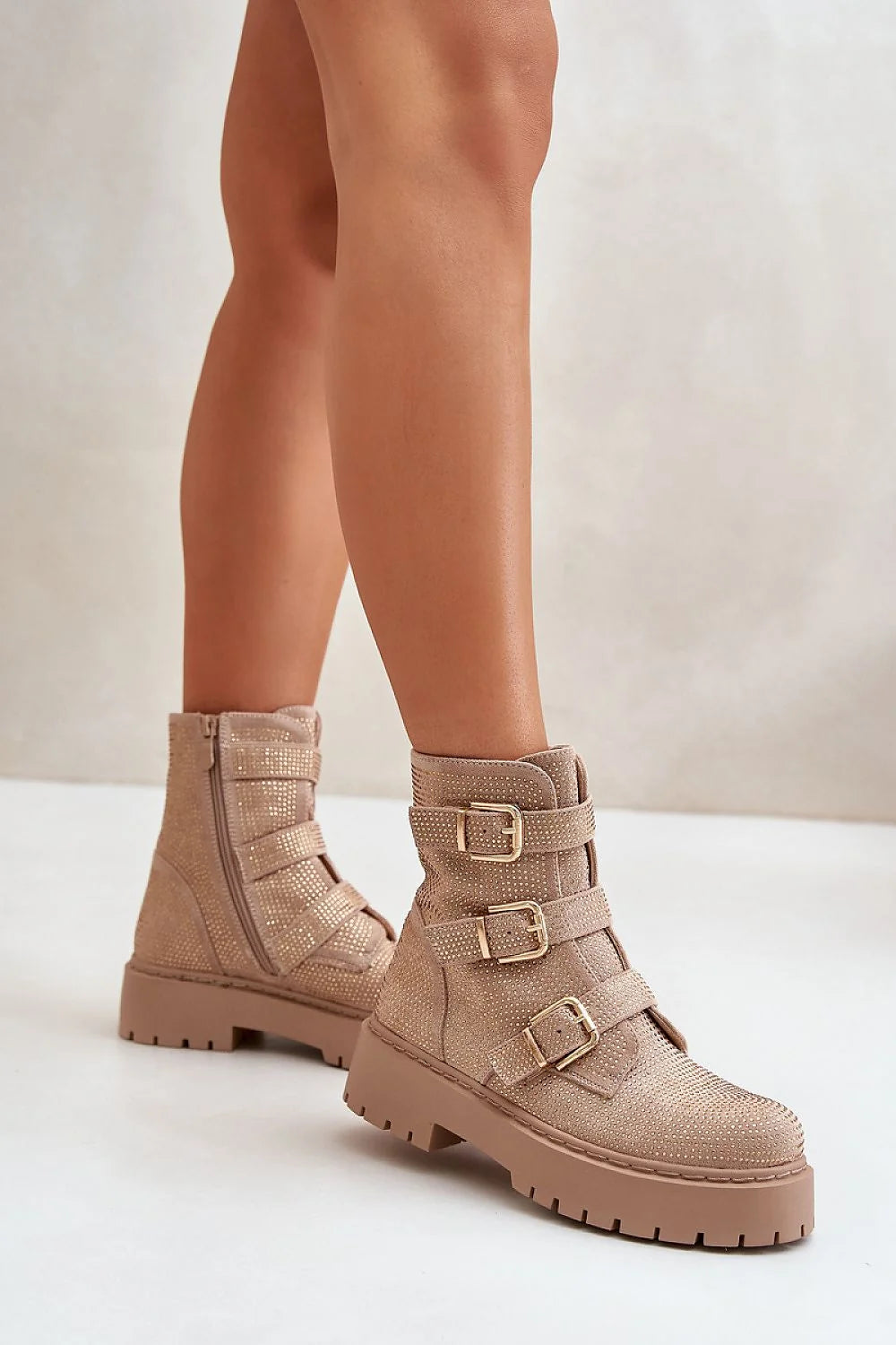 Bottines femmes modernes élégance style audacieux automne hiver beige doré tige montante semelle compensée sangles métalliques
