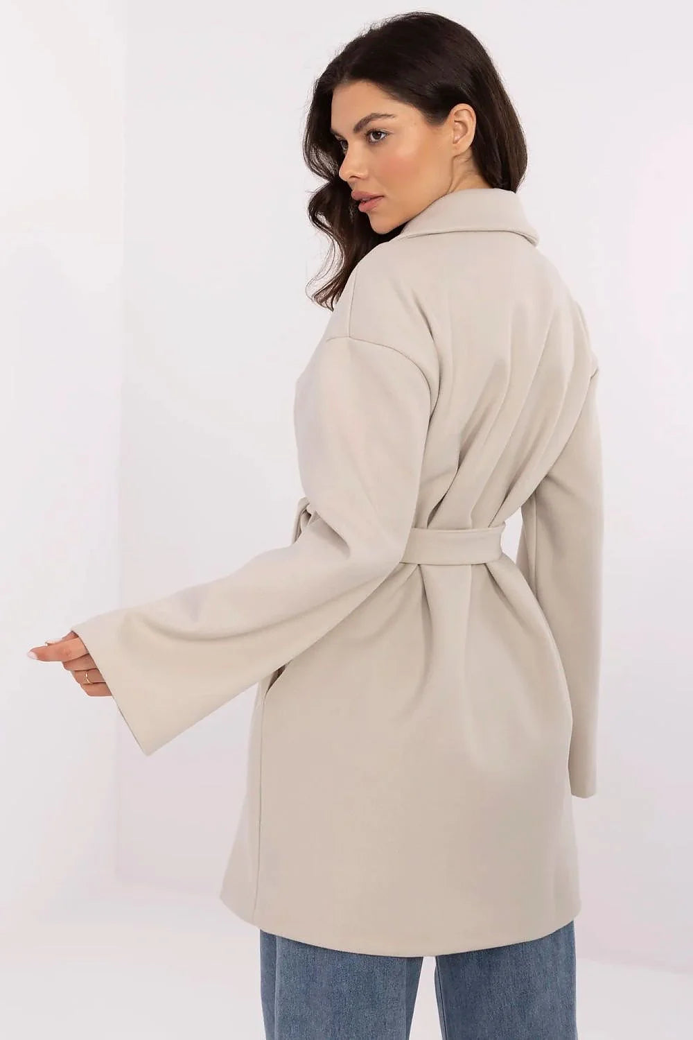 Manteau féminin élégant intemporel beige longueur courte double boutonnage ceinture assortie col relevé manches longues laine polyester femmes occasionnels formels