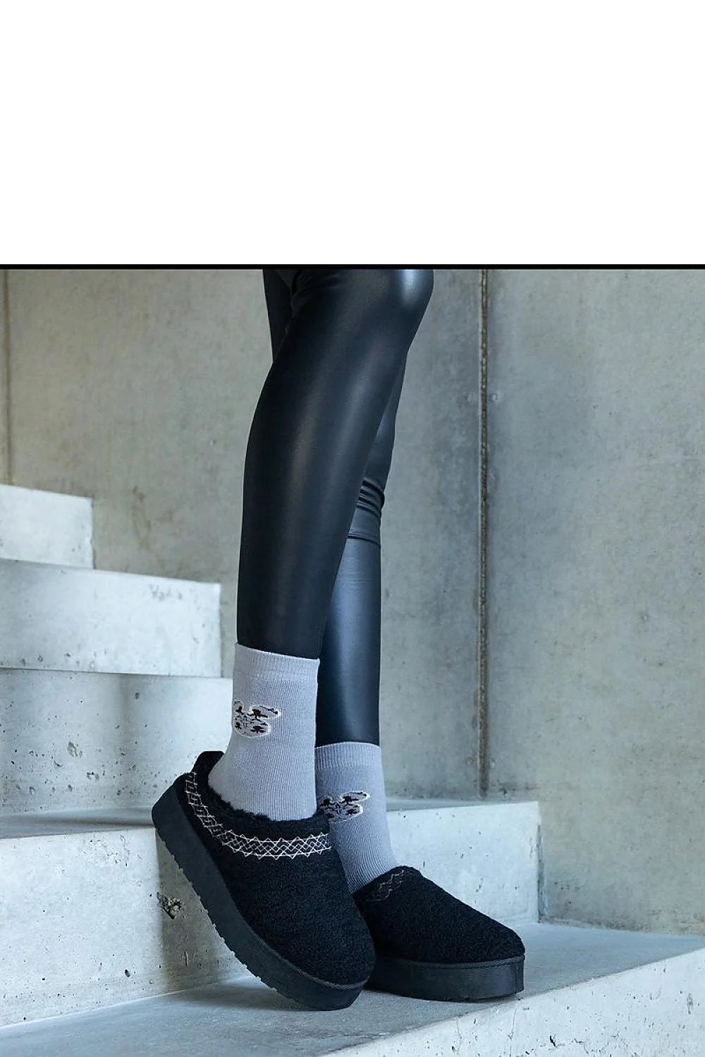 Bottes de neige Solea pour femmes, design moderne, style élégant, motif brodé Greene, couleur noire, confort optimal, semelle caoutchouc, fermeture éclair, doublure chaude, idéales pour l'hiver, look tendance, qualité supérieure