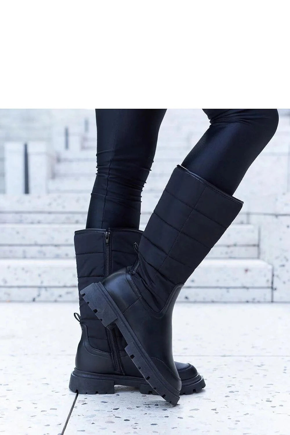 Bottes cuissardes cuir noir style moderne matelassé semelle épaisse confort hiver femmes élégantes