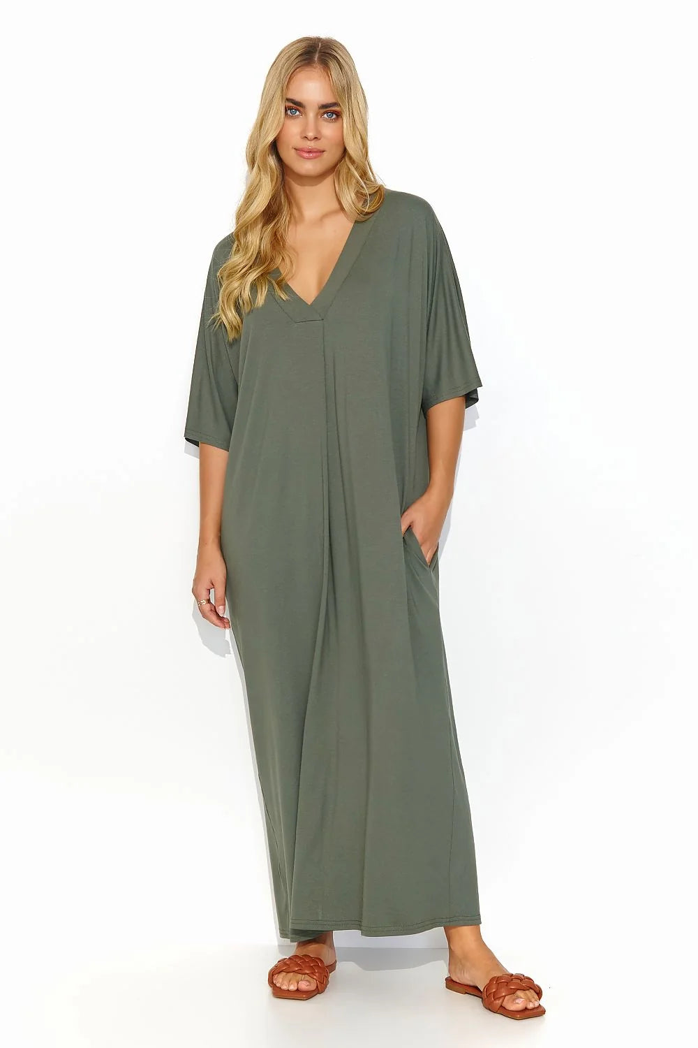Robe de jour Makadamia maille légère style épuré manches courtes poches latérales couleur kaki femme