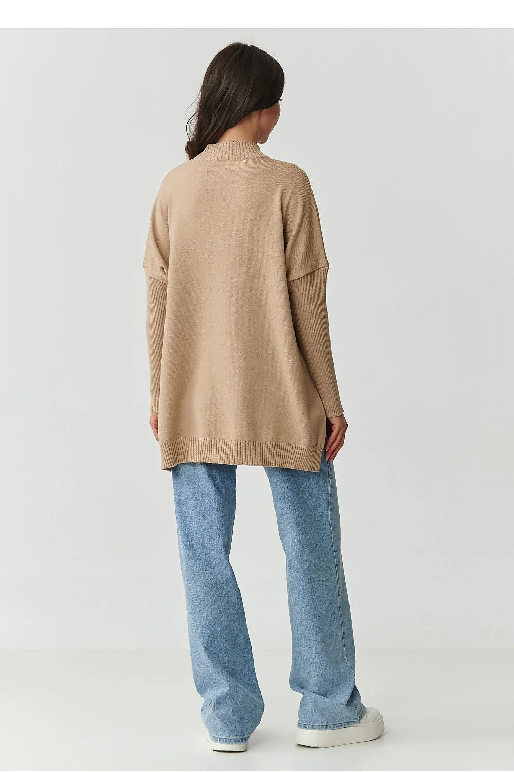 pull oversize femme long col roulé viscose majoritaire doux camel maille côtelée fentes latérales épaules tombantes manches longues ourlet fluide