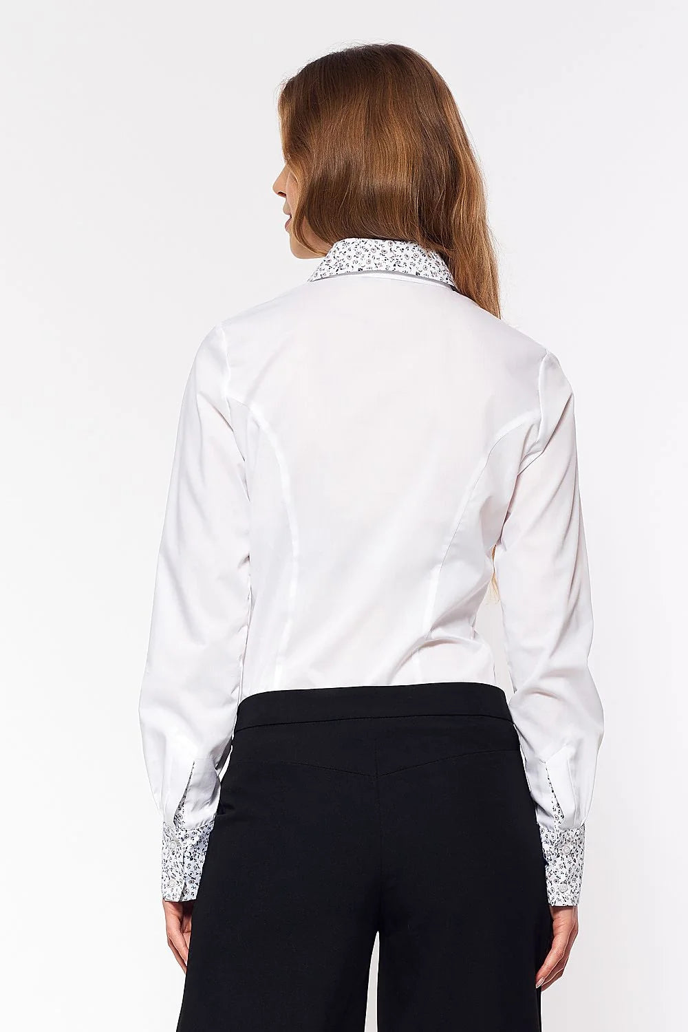 chemise blanche manches longues cintrée col classique boutonnée poignets imprimé floral parementure popeline coton polyester tombé net