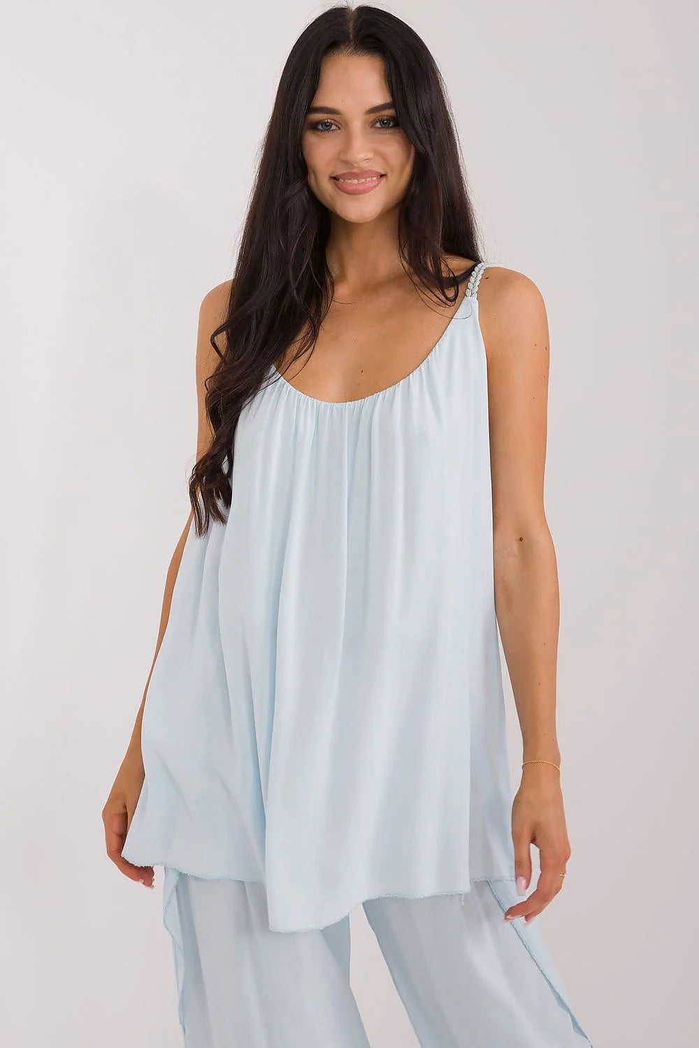 Top Och Bella pour femmes chemisier féminin décontracté en viscose bleu pastel encolure ronde sans manches occasion estivale